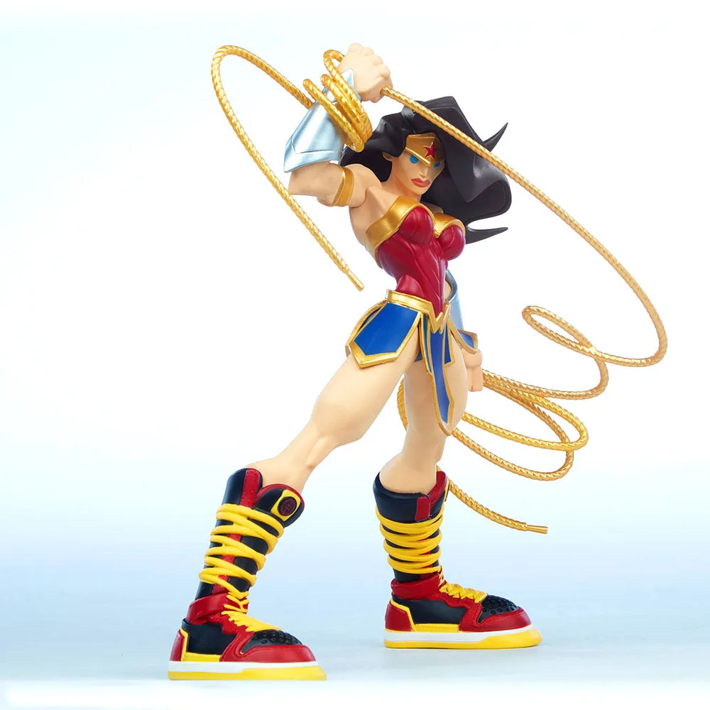 Sneakers Wonder Woman Limited Edition Figure