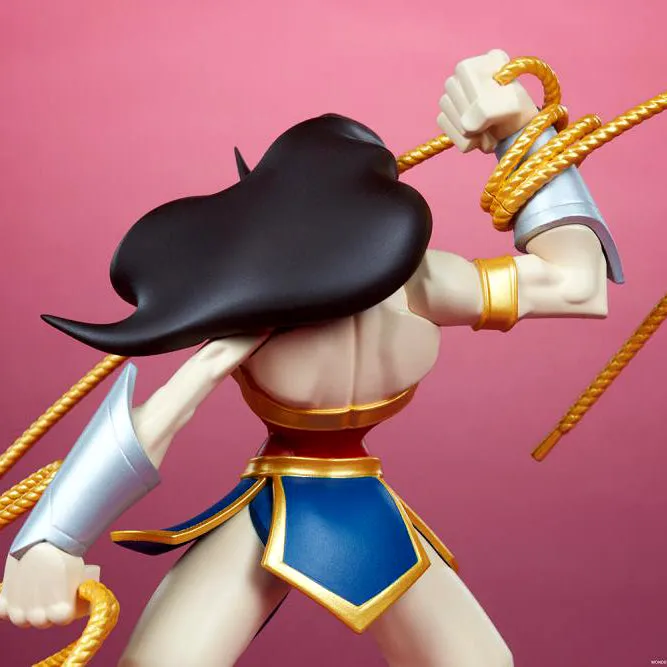 Sneakers Wonder Woman Limited Edition Figure